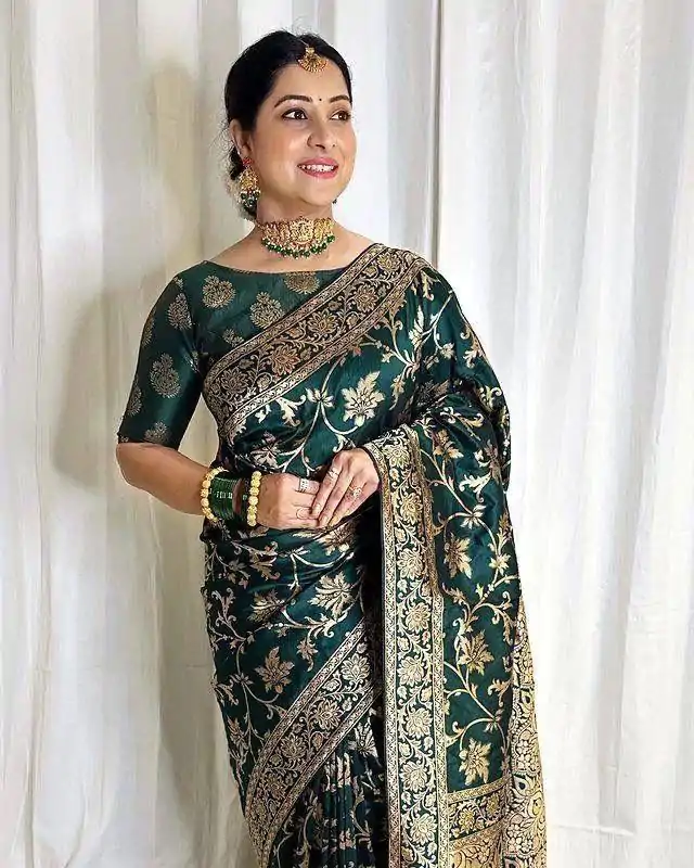 Green Lichi Silk Saree - Image 4