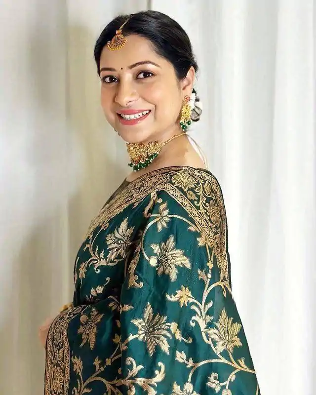 Green Lichi Silk Saree - Image 3