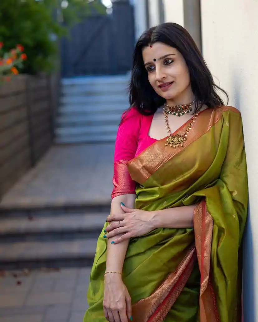 Green Soft Lichi Silk Jacquard Saree - Image 5