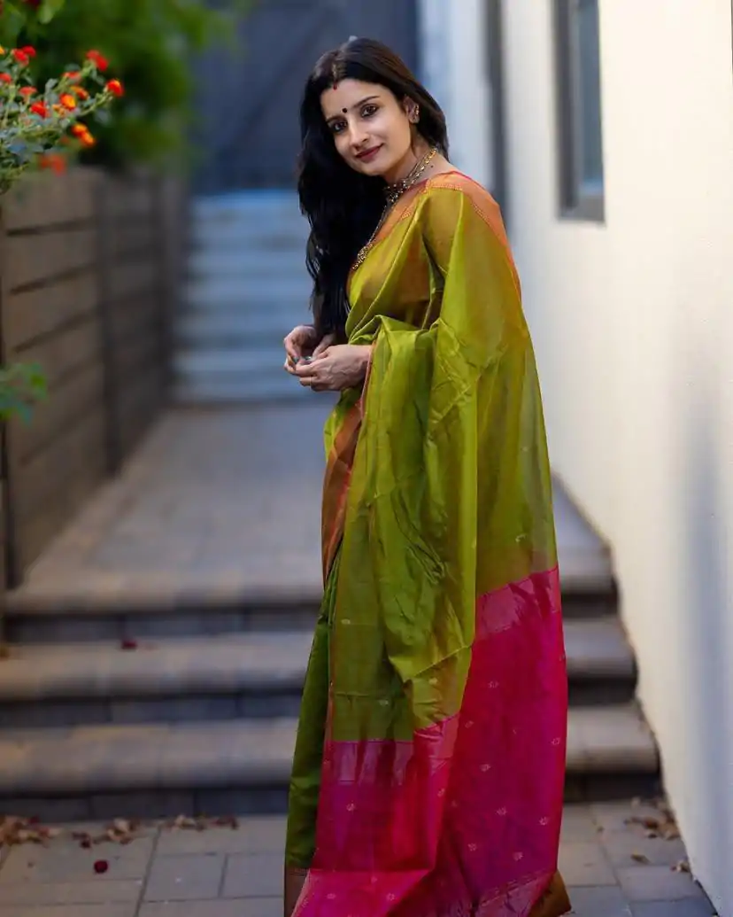 Green Soft Lichi Silk Jacquard Saree - Image 2
