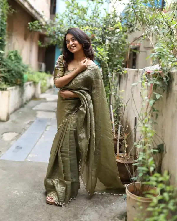 Mehendi Gold Crush Lace Border Work Saree