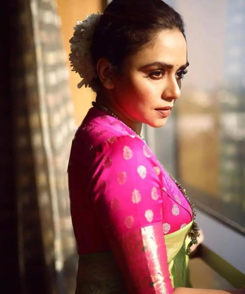 Parrot Green Soft Lichi Silk Lace Border Saree - Image 6