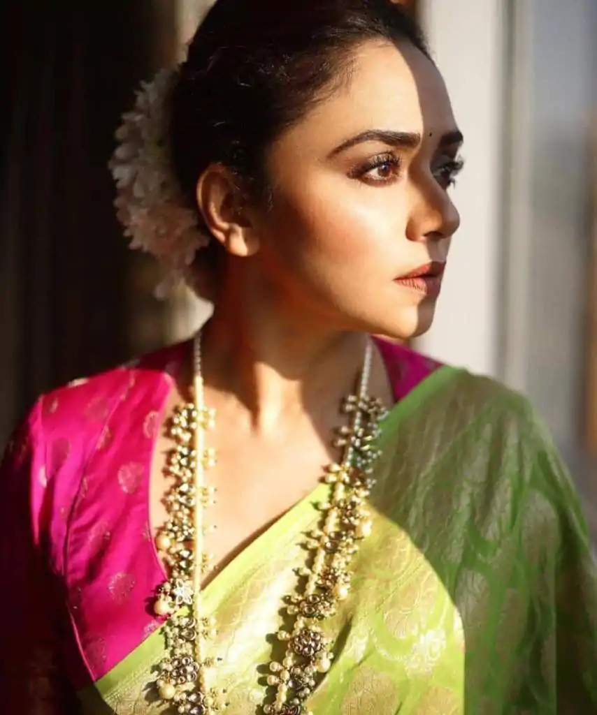 Parrot Green Soft Lichi Silk Lace Border Saree - Image 2