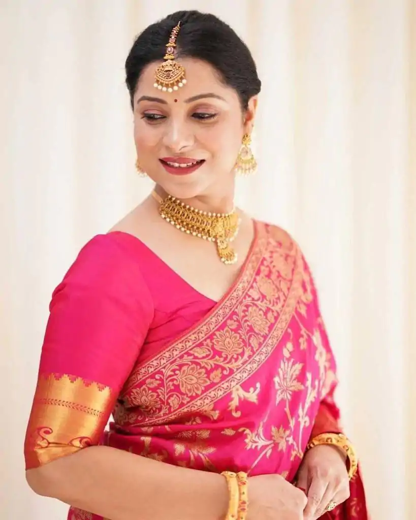 KP 4077 Pink Soft Lichi Silk Saree Perfect for Wedding, Party, Baisakhi, Temple Visit, Anniversary . Best Price ₹1349. Delivery 4-6 Working Days. | Designer Sarees, Embroidered Sarees, Sarees, Bollywood Sarees, Creative Sarees, Ethnic Saree, Modern Digital sarees, Party Wear Sarees