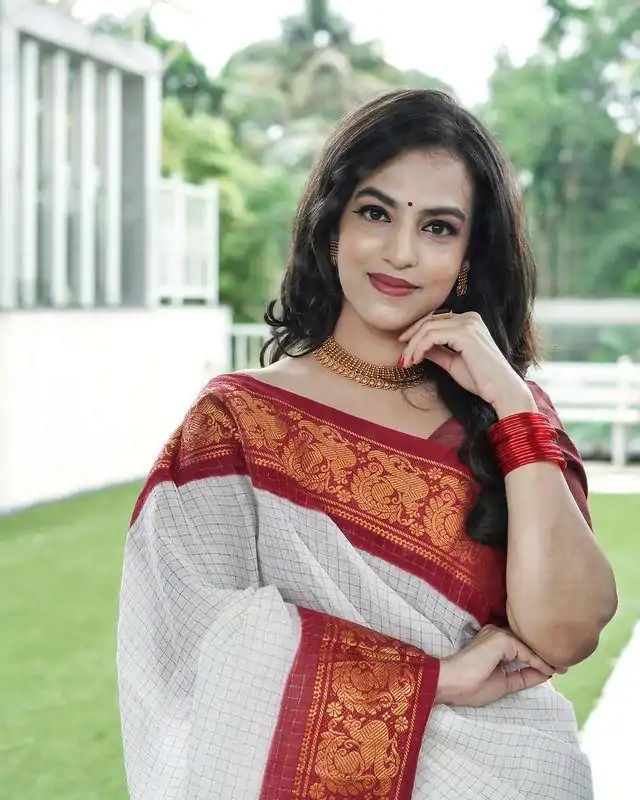 KP 3025 Red Soft Lichi Silk Saree Perfect for Wedding, Party, Baby Shower, Onam, Durga Puja . Available at ₹1449 only. Delivery 4-6 Working Days. | Designer Sarees, Embroidered Sarees, Sarees, Bollywood Sarees, Creative Sarees, Ethnic Saree, Modern Digital sarees, Party Wear Sarees