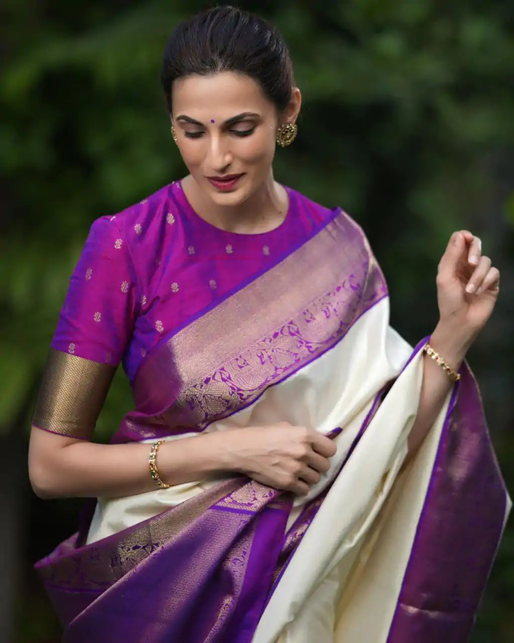 White Soft Lichi Silk Cloth Lace Border Work Saree - Image 2