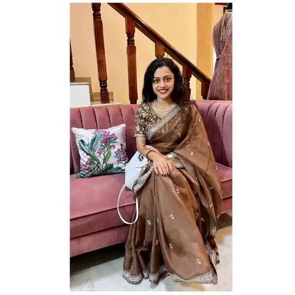 AC MAGIC CIRCLE Brown Soft Organza Saree Perfect for Wedding, Party, Haldi, Festival Celebrations, Diwali – . Grab it for ₹2099. Delivery 4-6 Working Days | Designer Sarees, Embroidered Sarees, Sarees, Bollywood Sarees, Creative Sarees, Ethnic Saree, Modern Digital sarees, Party Wear Sarees