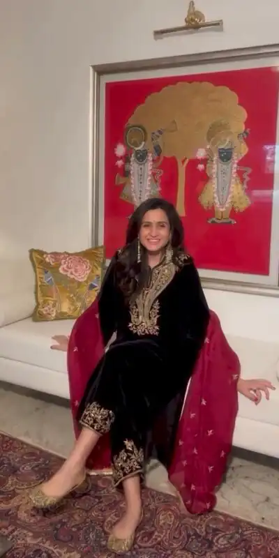 SRK 5216 Black in Viscose Velvet Embroidery Work & Lace Work Salwar Suit . Special Price ₹1899. Delivery 4-6 Working Days. Shop now. | Lehenga, Bollywood Lehenga, Creative Lehenga, Designer Lehenga, Embroidered Lehenga, Party Wear Lehenga