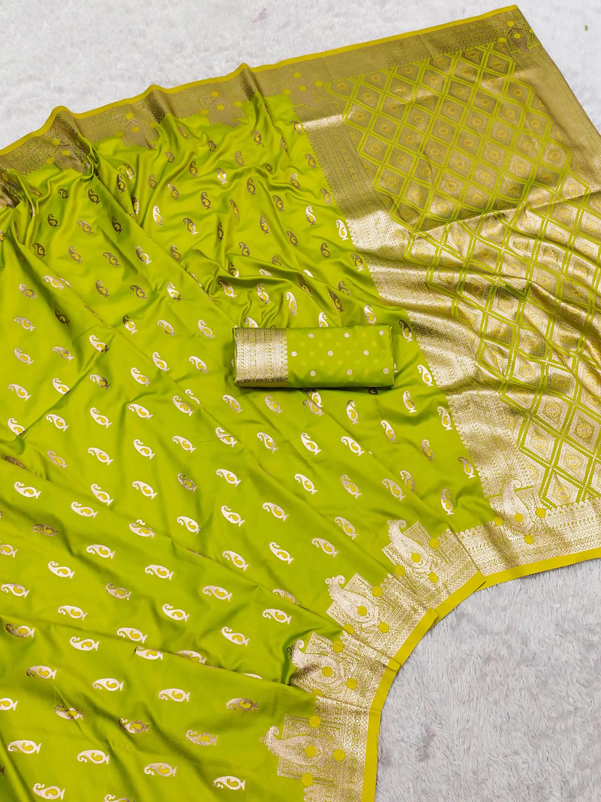 MB 41 Lemon Yellow Color Green Banarasi Silk Zari Weaving Saree . Wedding, Party, Festive, Available at ₹1849 only. Delivery 4-6 Working Days. Shop now. | Designer Sarees, Designer Sarees, Embroidered Sarees, Sarees, Bollywood Sarees, Creative Sarees, Designer Sarees, Embroidered Sarees, Ethnic Saree, Modern Digital sarees, Party Wear Sarees