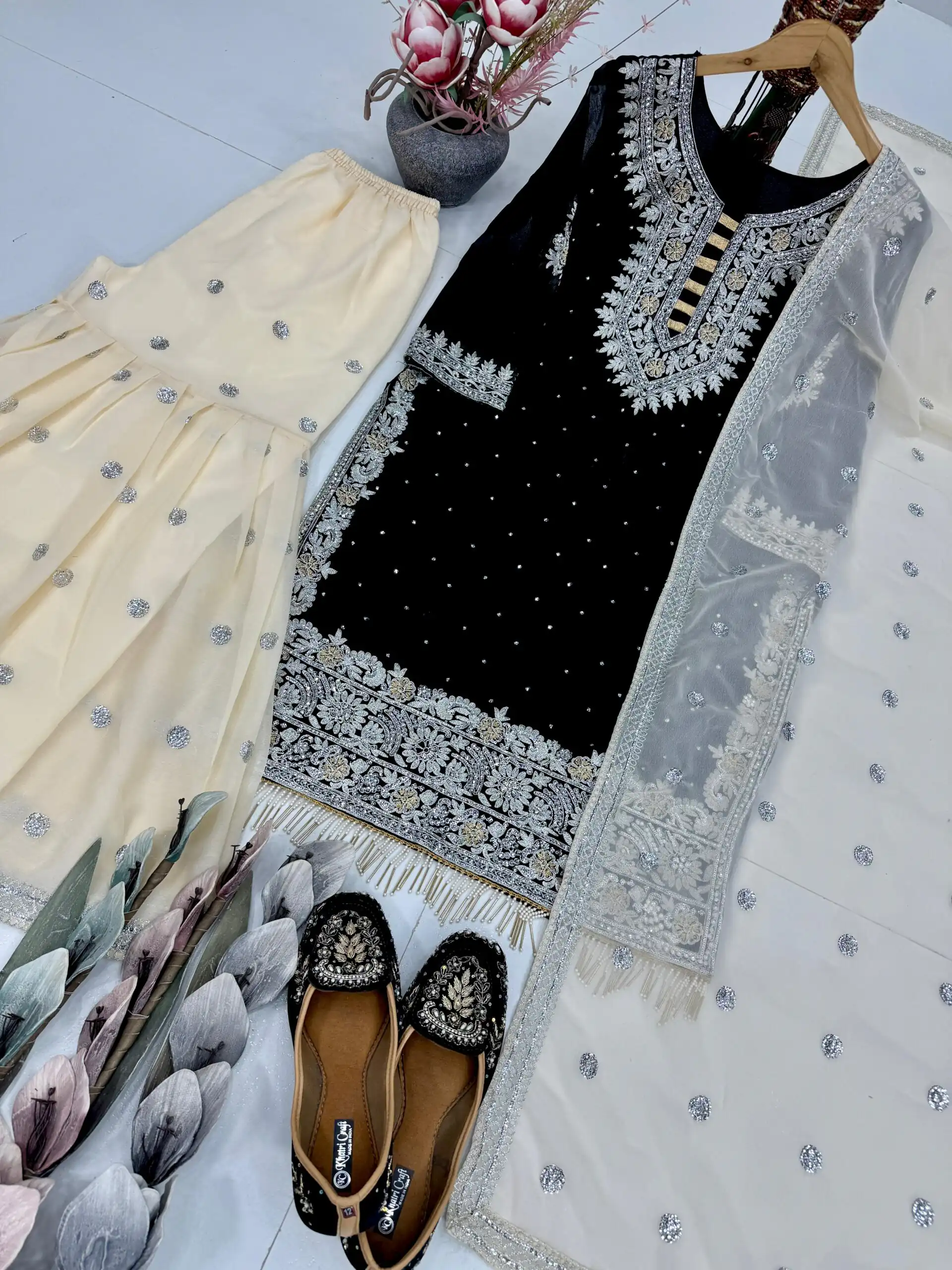 Black Georgette Lace Work Salwar Suit - Image 2