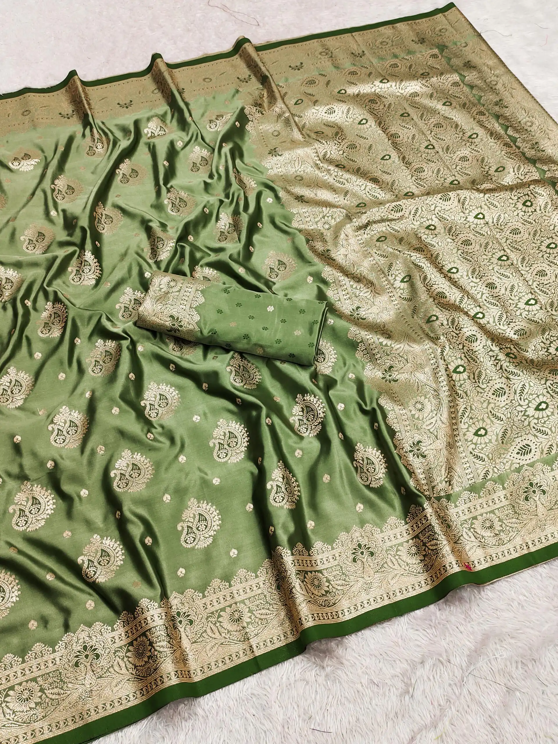 Green Satin Silk Lace Zari Work Saree - Image 2